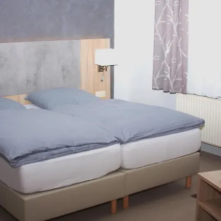 Stichwehs Am Bahnhof