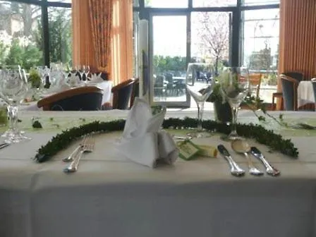 ゲストハウス Stichwehs Am Bahnhof 3*