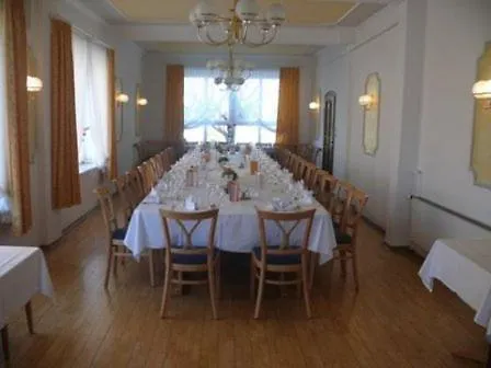 Stichwehs Am Bahnhof 3*