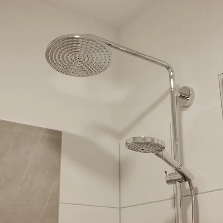 Stichwehs Am Bahnhof ゲストハウス