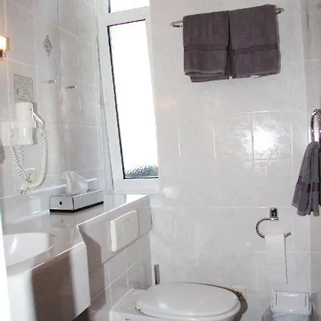 Stichwehs Am Bahnhof ゲストハウス